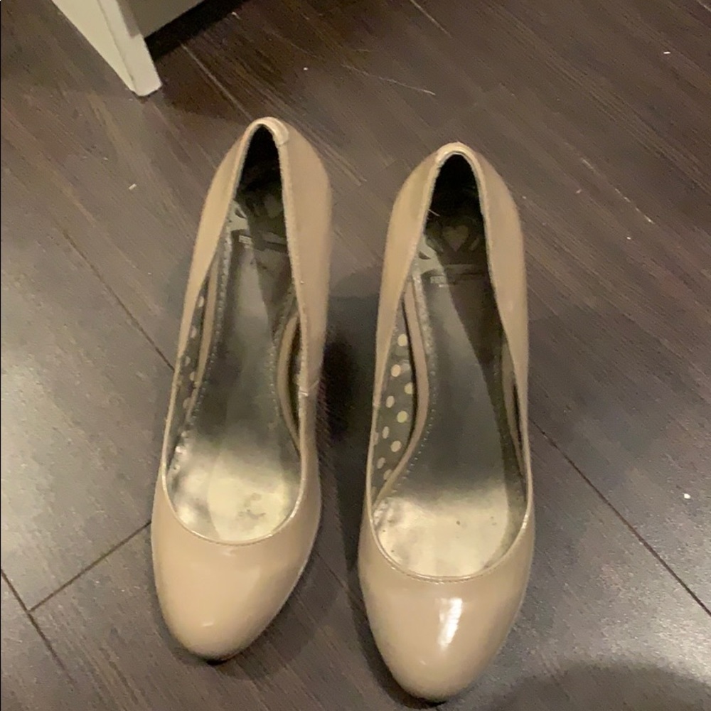 Beige coloured pumps